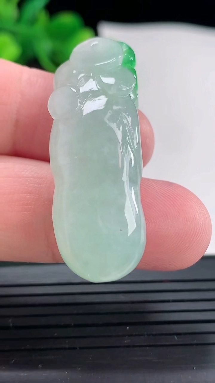 天然A货翡翠财神爷吊坠，尺寸42.5-16-9重量:11.86g
4月21日