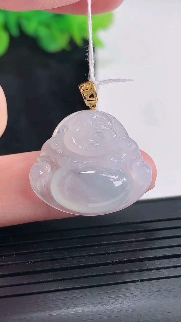 天然A货翡翠种飘花佛公吊坠，尺寸21-24.5-6重量:4.92g
4月21日