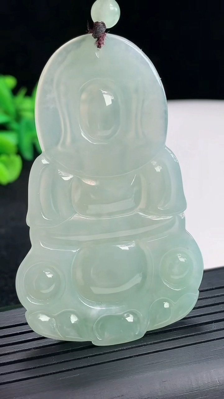 天然A货翡翠正装观音吊坠，尺寸66.5-42-5重量:25.47g
4月21日