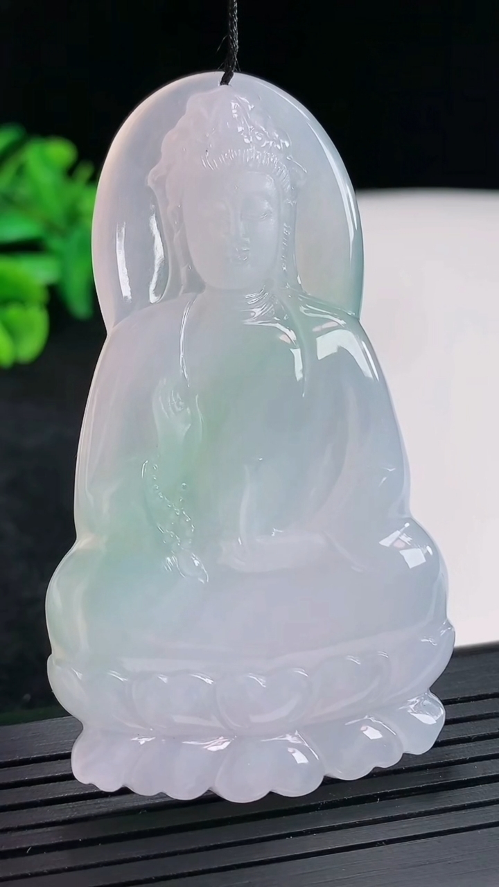 天然A货翡翠素衣观音吊坠，尺寸69-39-5.2重量:29.61g
4月21日