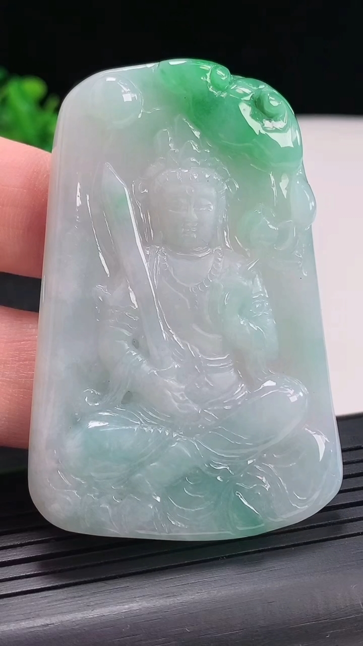 天然A货翡翠虚空藏菩萨吊坠，尺寸62-41-5.5重量:34.05g
4月21日