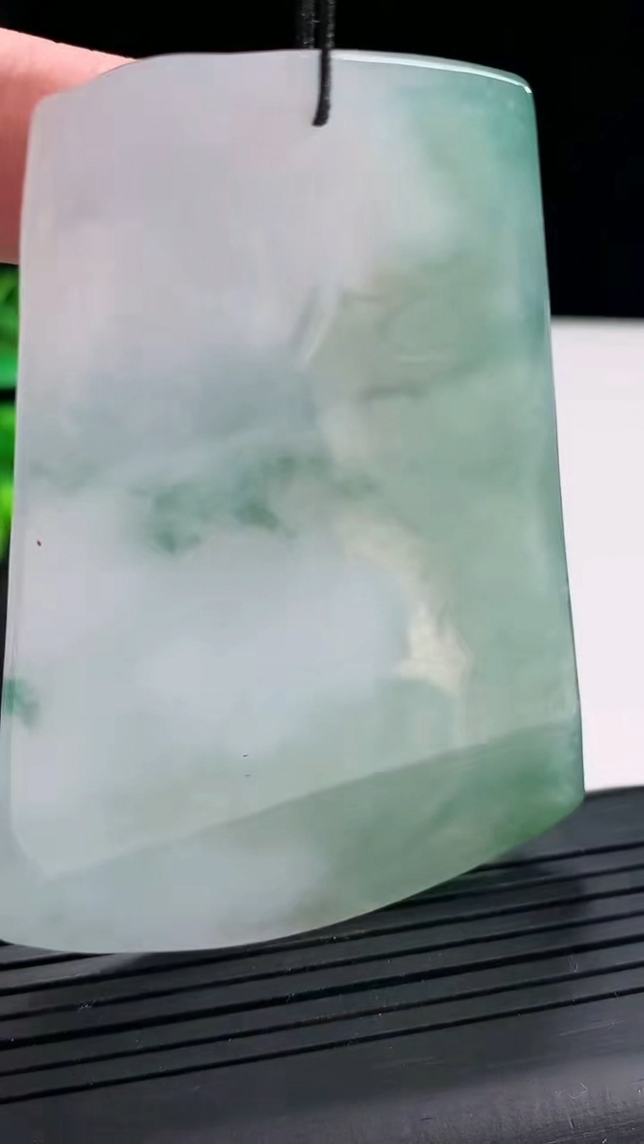 天然A货翡翠飘花普贤菩萨吊坠，尺寸72.8-53-5.5重量:45.74g
4月21日