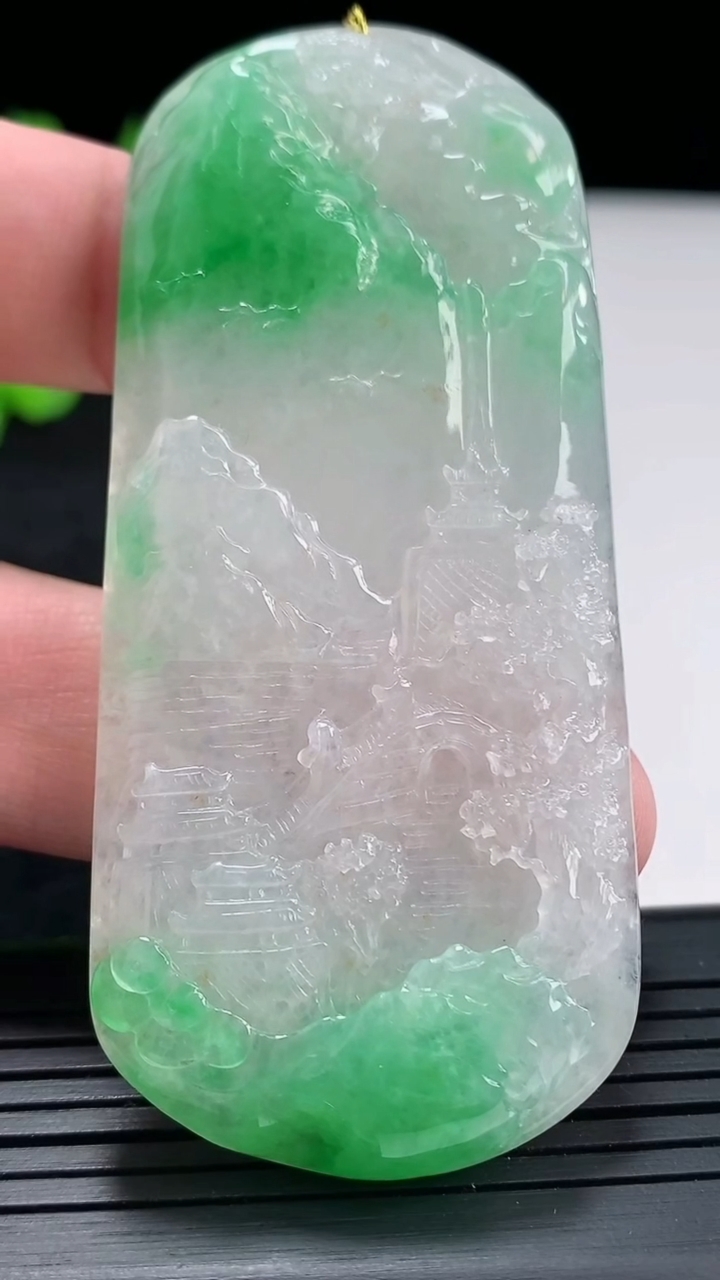 天然A货翡翠山水牌吊坠，尺寸76.6-34.5-7重量:14.08g
4月21日