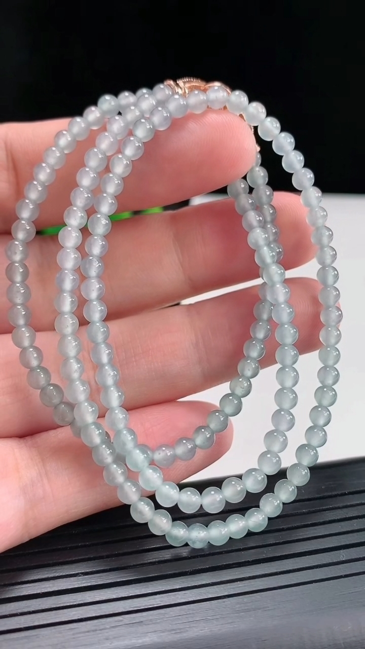 天然A货翡翠小米珠项链，尺寸4-142颗重量:14.26g
4月21日