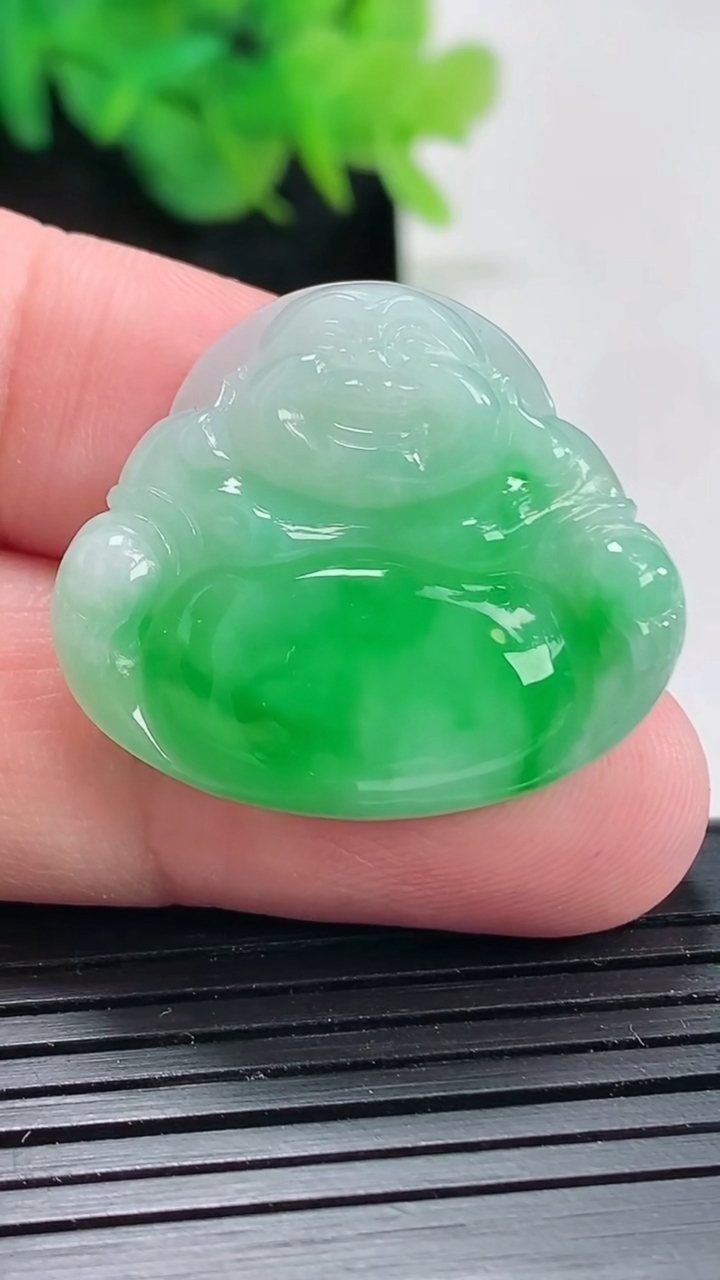 天然A货翡翠佛公吊坠，尺寸26-30-5.5重量:7.71g
4月21日