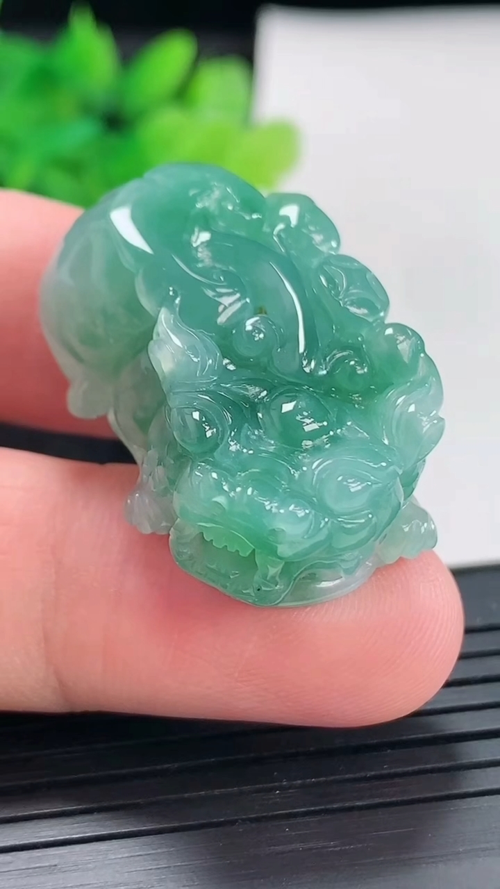 天然A货翡翠貔貅吊坠，尺寸34.5-20-12.5重量:19.18g
4月21日