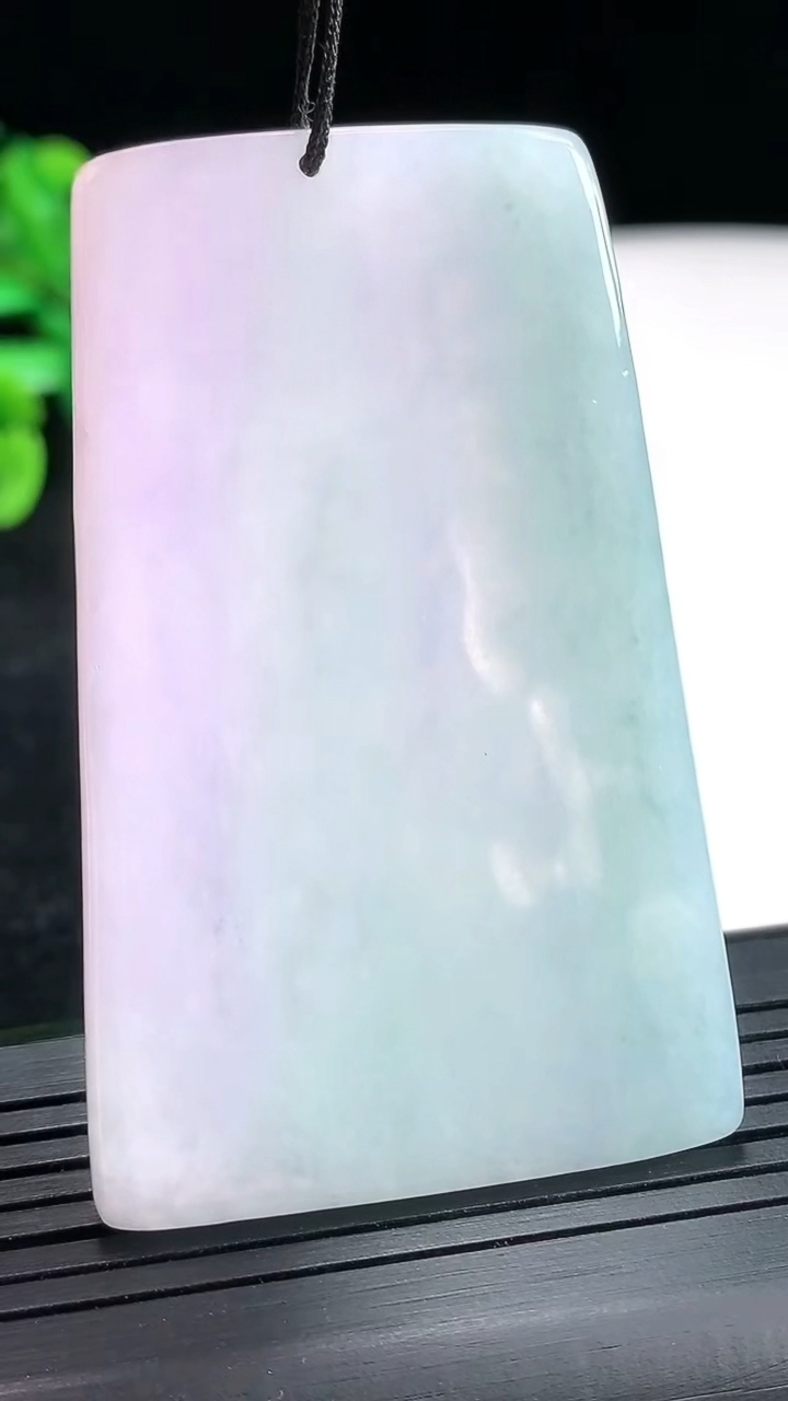 天然A货翡翠春带彩 紫罗兰大势至菩萨吊坠，尺寸60.6-38-4.5重量:24.35g
4月21日