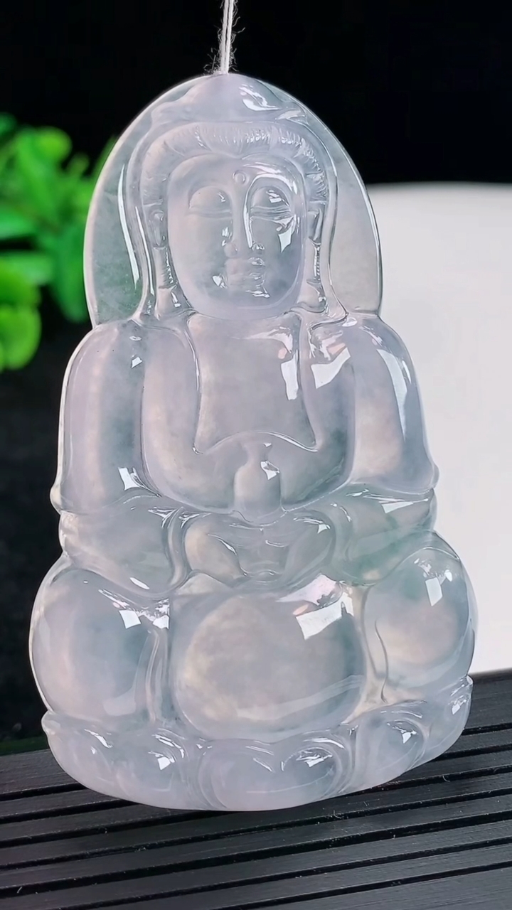 天然A货翡翠种紫罗兰 飘花正装观音吊坠，尺寸68-42-5.5重量:28.81g
4月21日