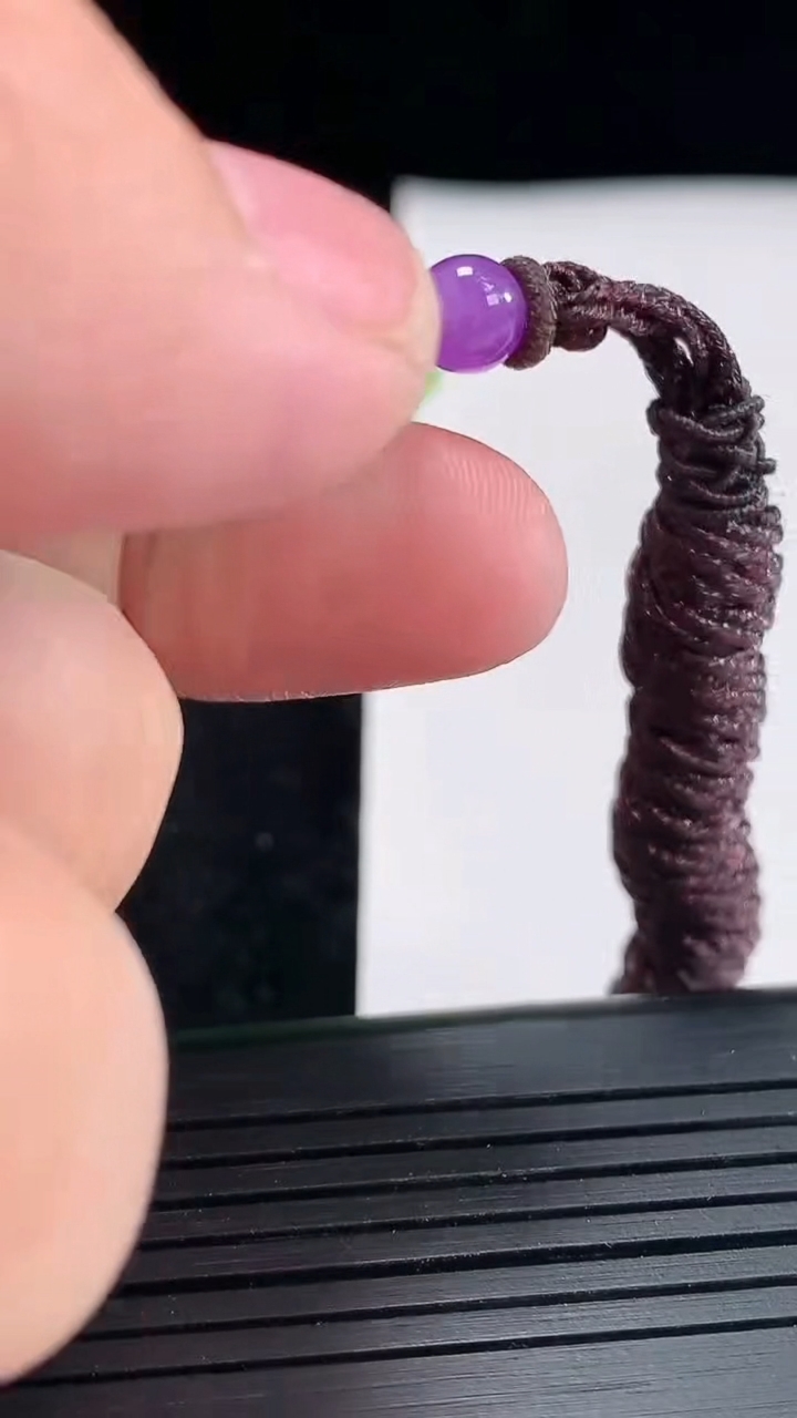 天然A货翡翠年年有余吊坠，尺寸46-23.5-4.5重量:12.36g
4月21日