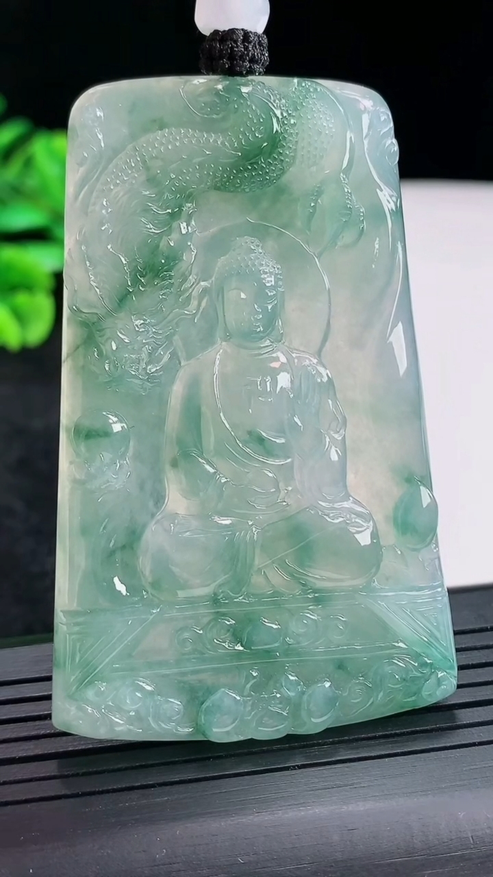 天然A货翡翠种飘花祥龙阿弥陀佛吊坠，尺寸66.5-41.5-5.5重量:38.45g
4月21日