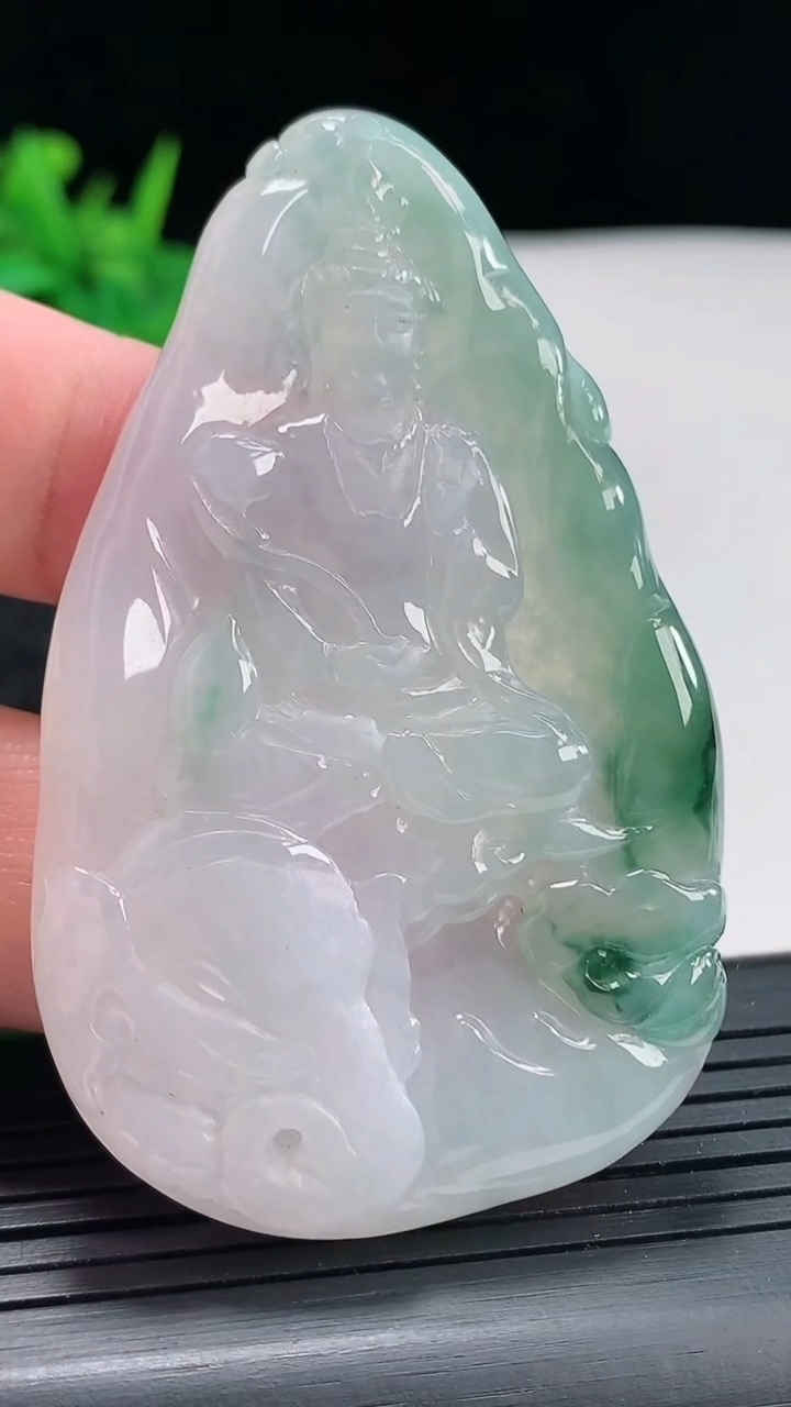 天然A货翡翠飘花普贤菩萨吊坠，尺寸65-40-5重量:28.83g
4月21日