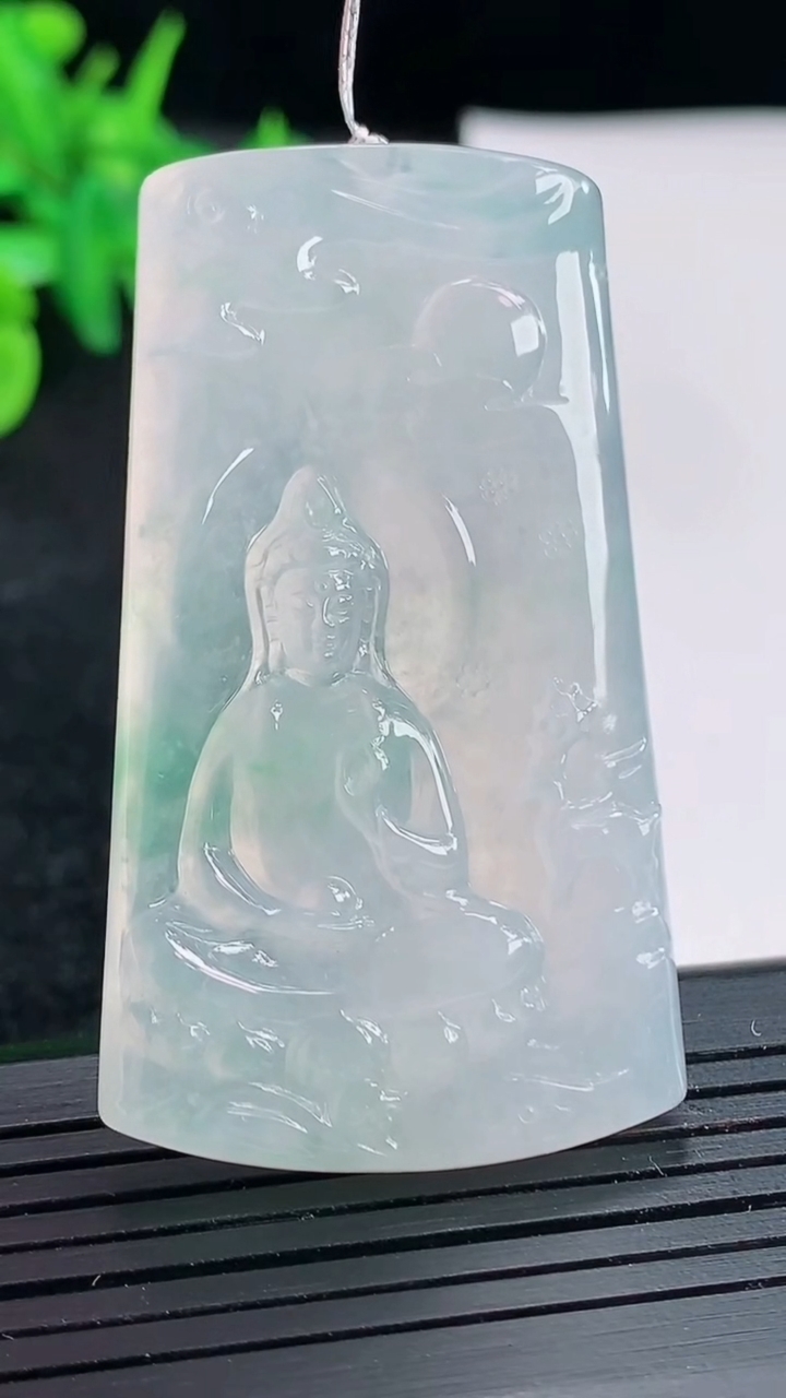 天然A货翡翠观音菩萨吊坠，尺寸53-30.5-5重量:21.42g
4月21日