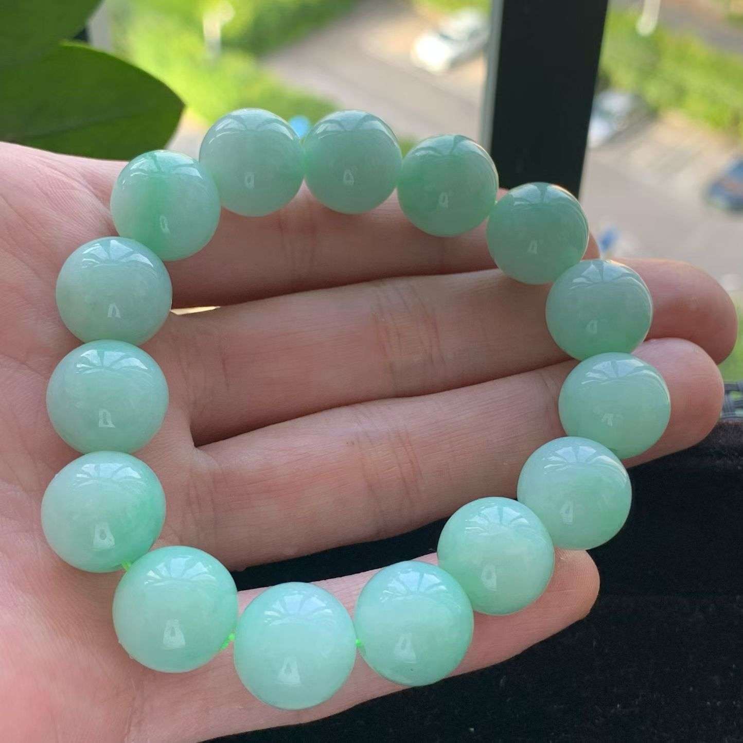 A货天然翡翠冰糯种满绿手串15颗重量71.49
4月21日