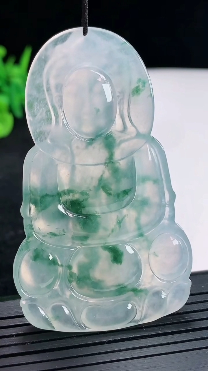 天然A货翡翠种飘花正装观音吊坠，尺寸66-40-6重量:27.04g
4月21日