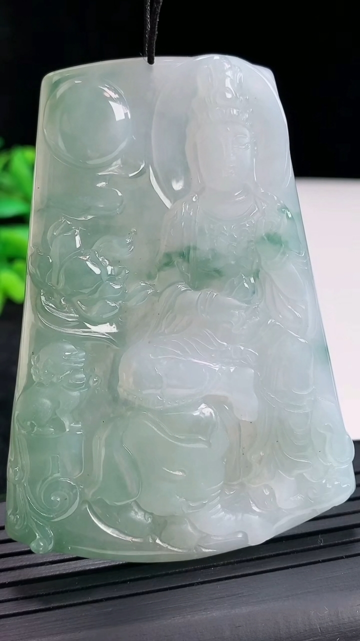 天然A货翡翠飘花普贤菩萨吊坠，尺寸72.8-53-5.5重量:45.74g
4月21日