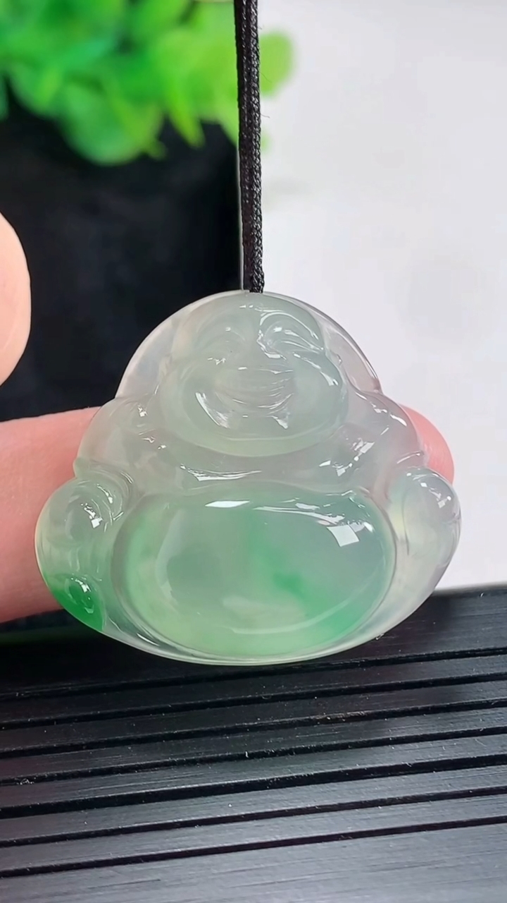 天然A货翡翠佛公吊坠，尺寸27-31-5.8重量:7.57g
4月21日