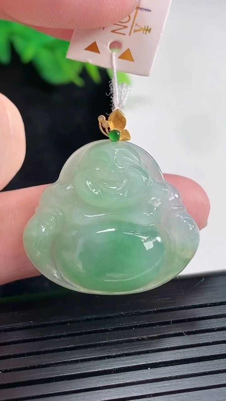 天然A货翡翠佛公吊坠，尺寸24-28-5.8重量:6.28g
4月21日