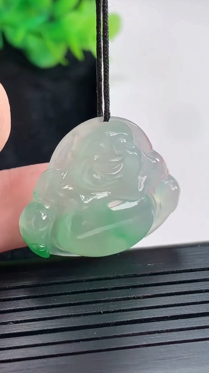 天然A货翡翠佛公吊坠，尺寸27-31-5.8重量:7.57g
4月21日