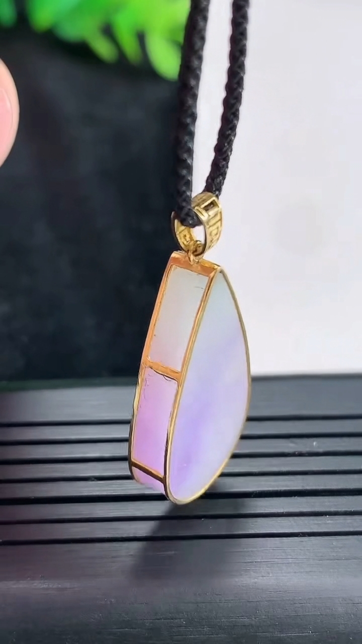 天然A货翡翠18k金紫罗兰水滴吊坠，尺寸31.5-14-4.2，裸石26-14重量:3.85g
4月21日