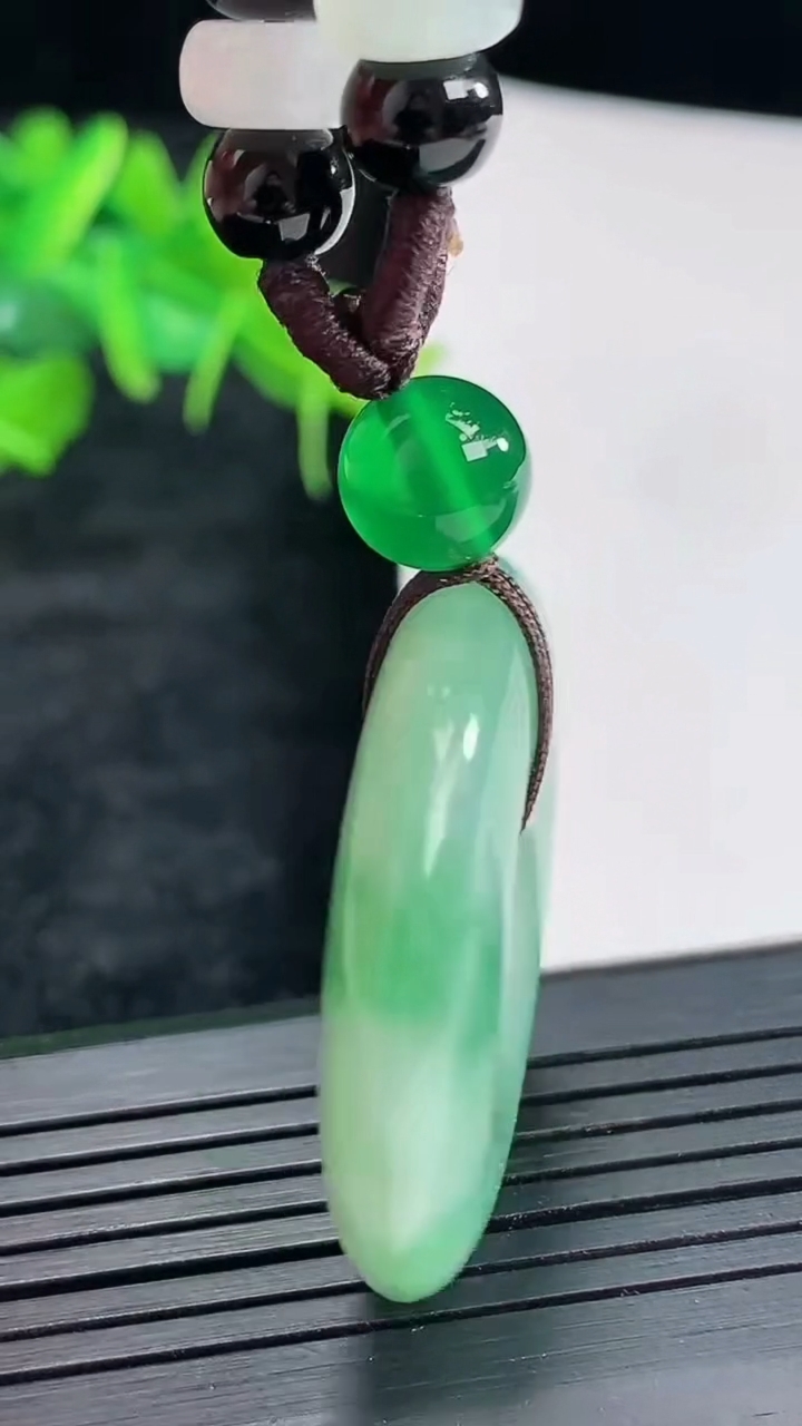 天然A货翡翠平安扣吊坠，尺寸34-7.3重:16.76g474
4月21日
