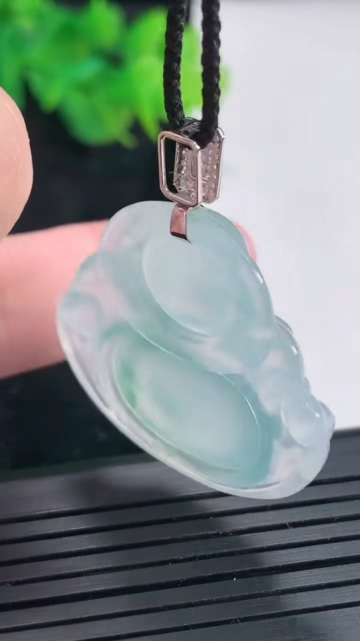 天然A货翡翠种飘花佛公吊坠，尺寸28-34.5-5.8重量:8.98g
4月21日