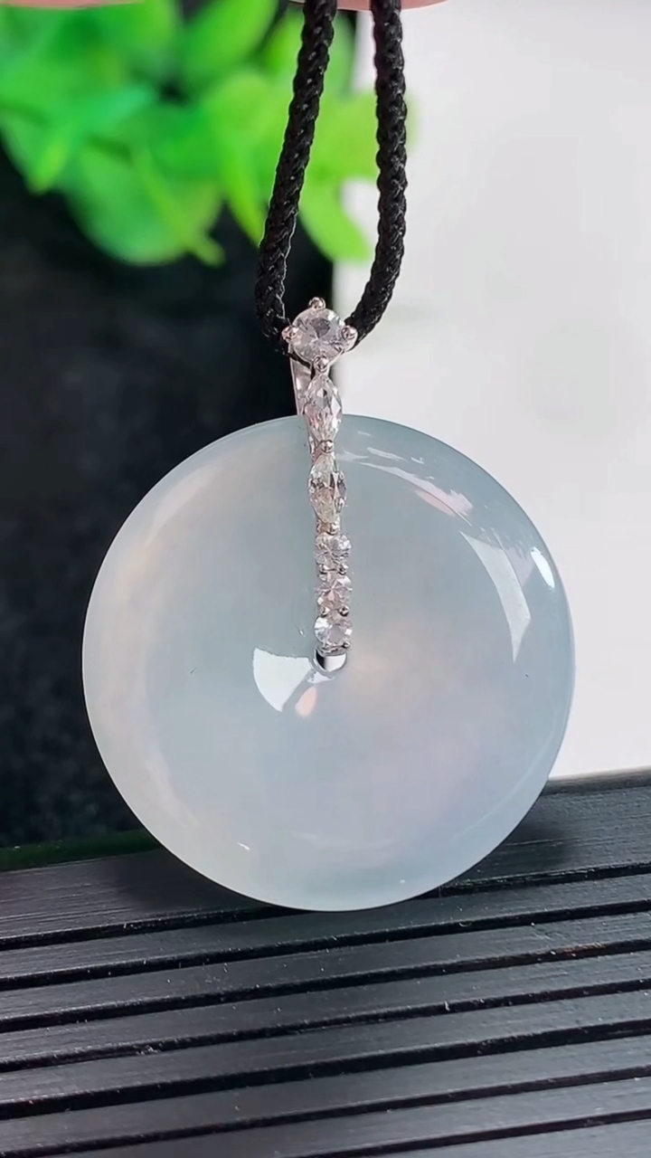 天然A货翡翠18k金紫罗兰平安扣吊坠，尺寸27-5重量:8.22g
4月21日