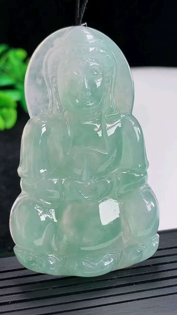 天然A货翡翠正装观音吊坠，尺寸68-42-7.5重量:40.00g
4月21日