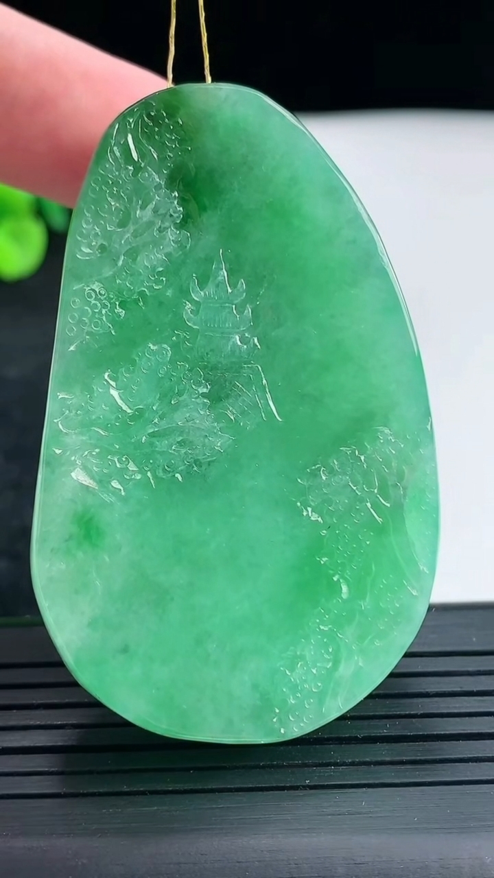 天然A货翡翠山水牌吊坠，尺寸58-36-10.8重量:53.87g
4月21日