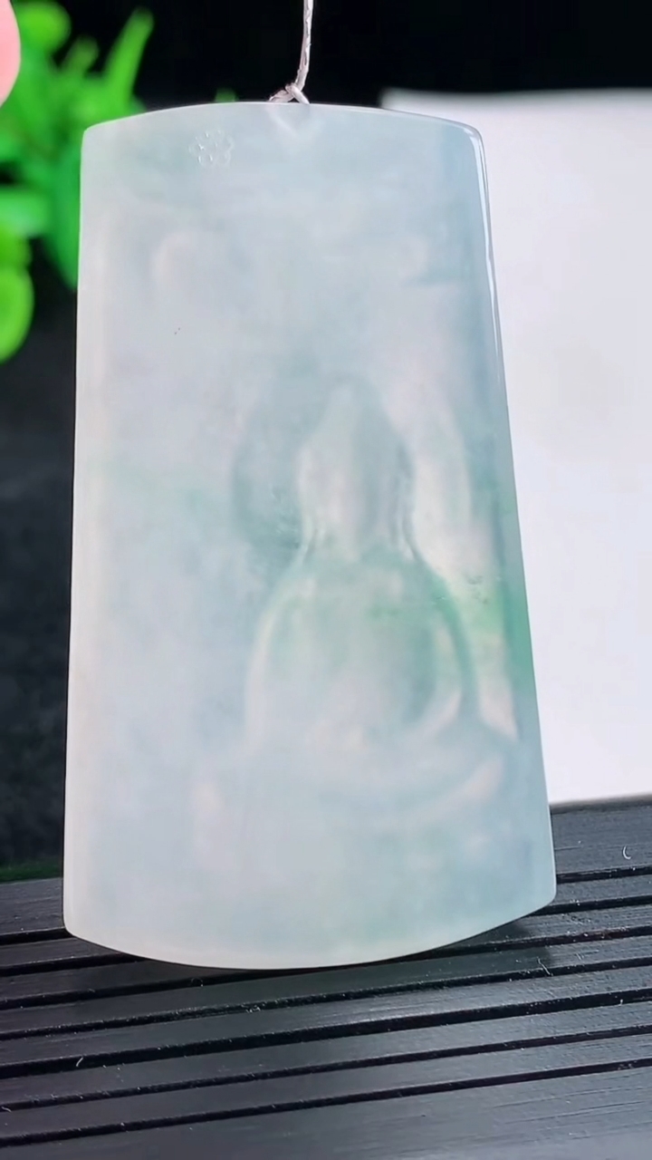 天然A货翡翠观音菩萨吊坠，尺寸53-30.5-5重量:21.42g
4月21日