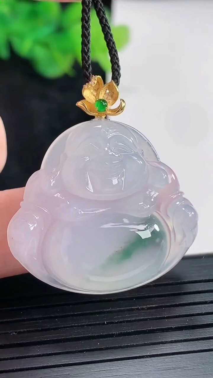 天然A货翡翠种飘花佛公吊坠，尺寸28.5-32-5.6重量:8.29g
4月21日