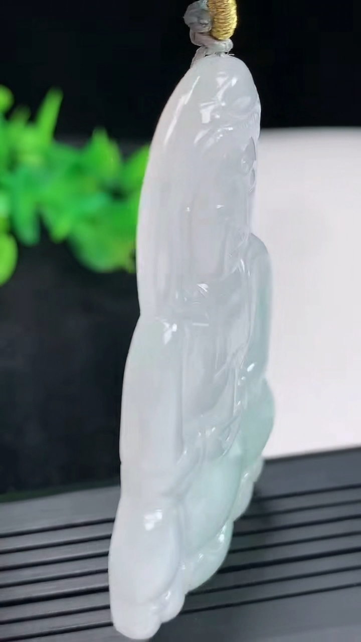 天然A货翡翠正装观音吊坠，尺寸61.5-37-5.5重量:23.23g
4月21日