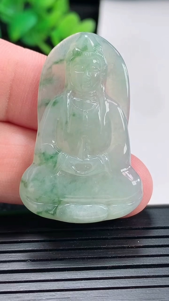 天然A货翡翠素衣观音吊坠，尺寸40.5-26-4重量:7.40g
4月21日