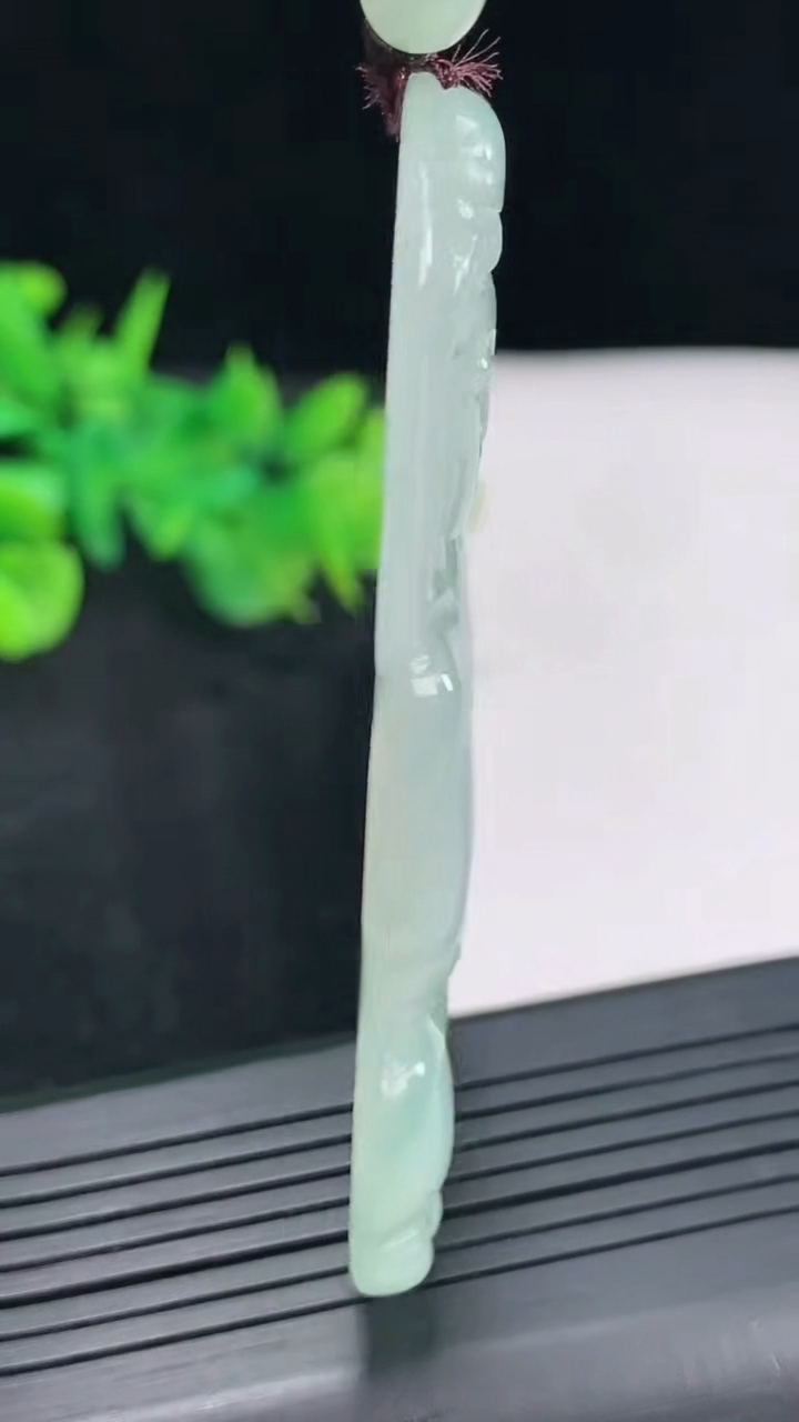 天然A货翡翠正装观音吊坠，尺寸66.5-42-5重量:25.47g
4月21日