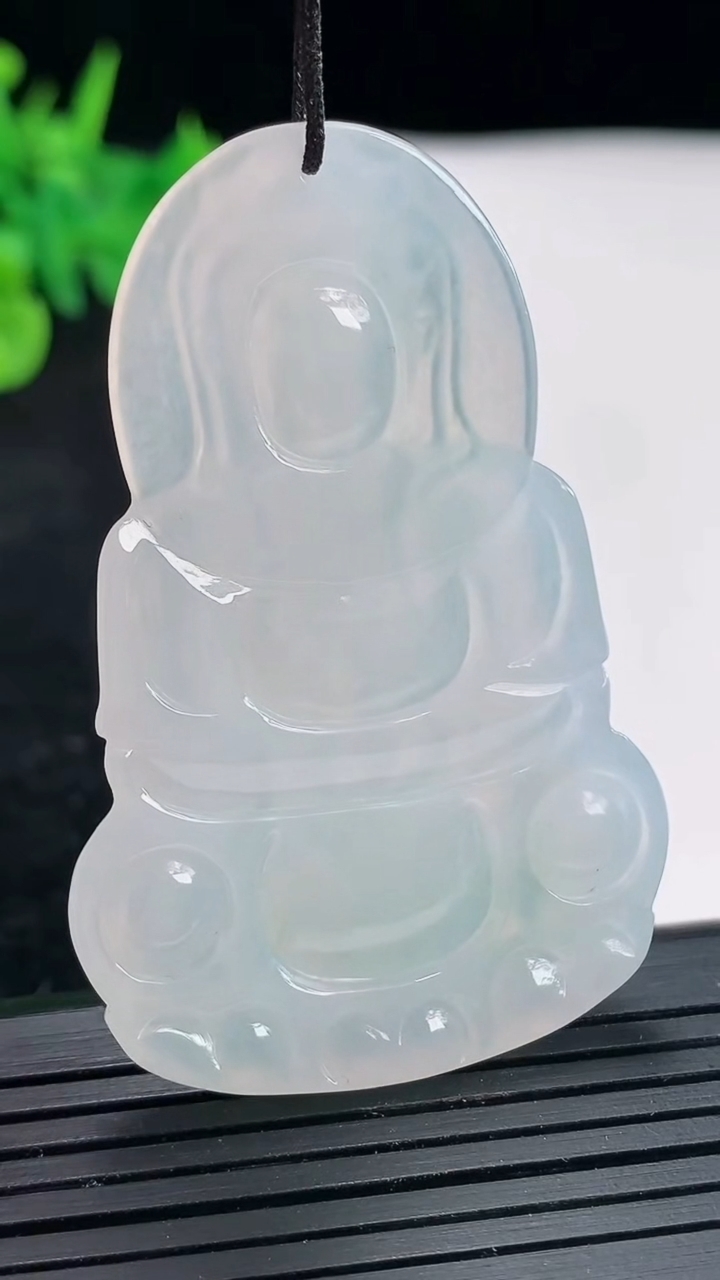 天然A货翡翠正装观音吊坠，尺寸55.5-36-5.2重量:18.97g
4月21日