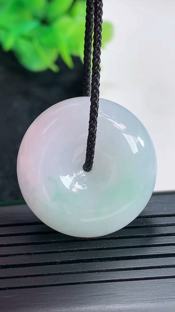 天然A货翡翠春带彩 紫罗兰路路通吊坠，尺寸27.5-12重量:18.06g
4月21日