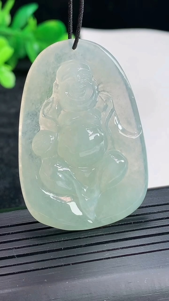 天然A货翡翠逍遥佛吊坠，尺寸48.5-33.5-8重量:17.64g
4月21日