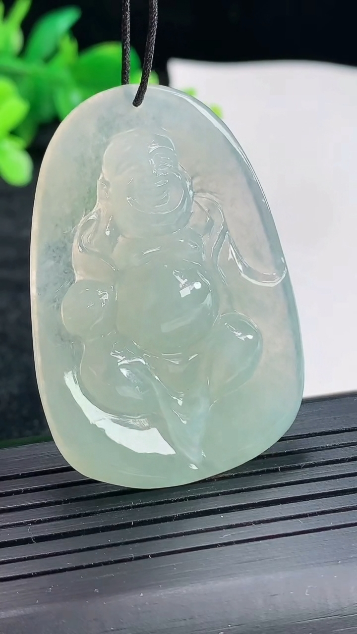 天然A货翡翠逍遥佛吊坠，尺寸48.5-33.5-8重量:17.64g
4月21日