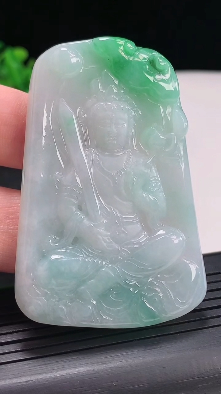 天然A货翡翠虚空藏菩萨吊坠，尺寸62-41-5.5重量:34.05g
4月21日