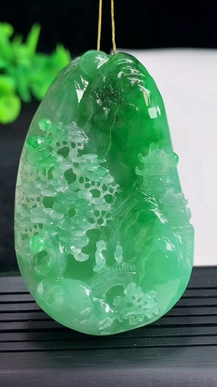 天然A货翡翠山水牌吊坠，尺寸58-36-10.8重量:53.87g
4月21日