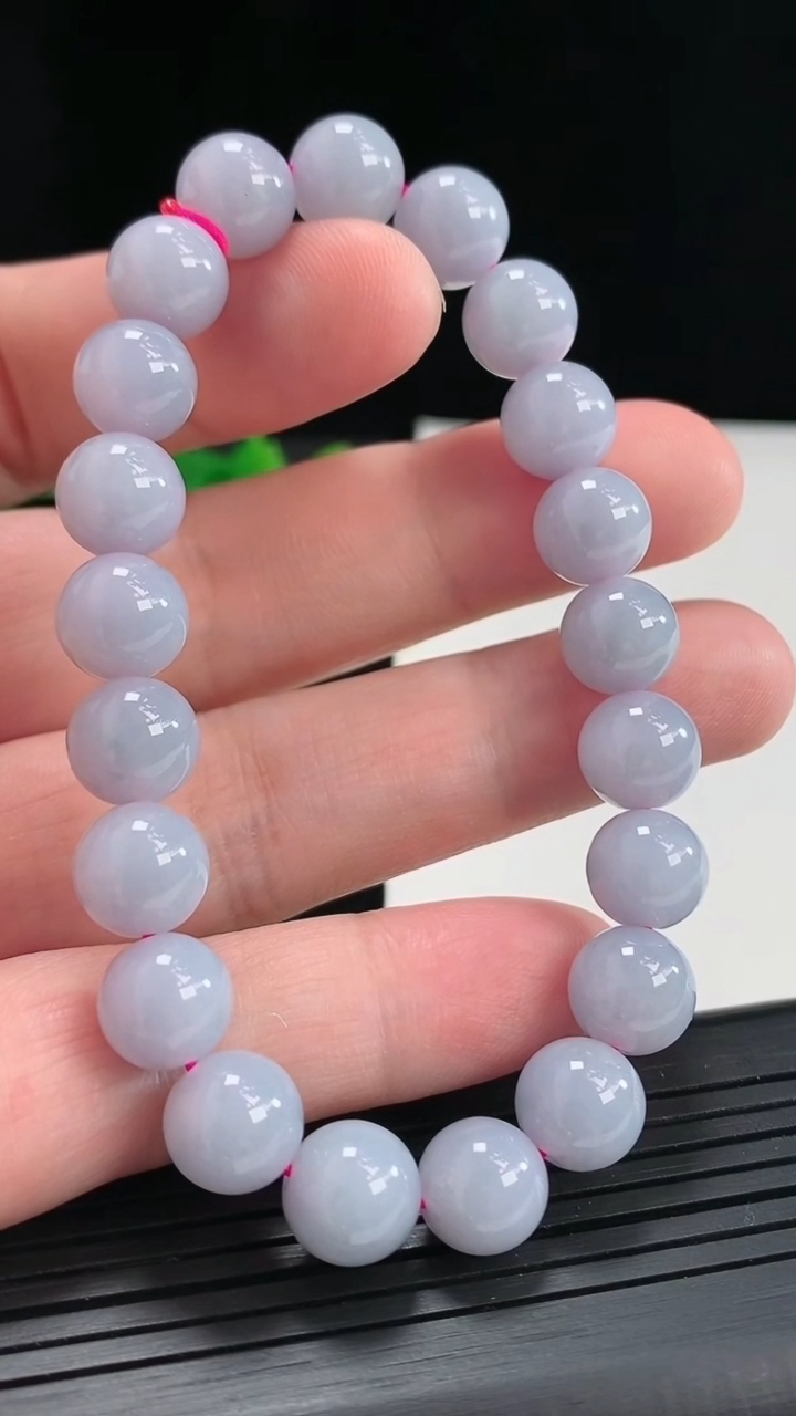 天然A货翡翠紫罗兰圆珠手串，尺寸9.5-21颗重量:30.25g4月21日
工厂直销收藏佳品,种好水足，色泽均匀，有种有色，上手高大气！