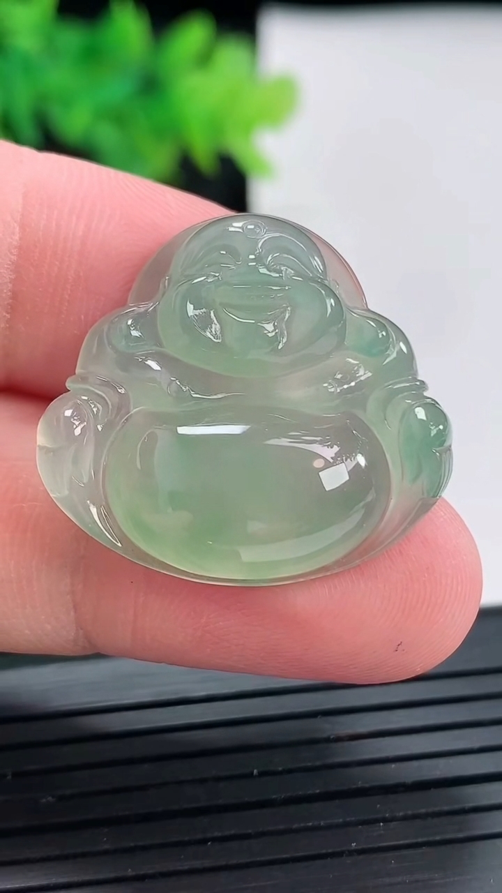 天然A货翡翠佛公吊坠，尺寸25-28-5.8重量:6.42g
4月21日