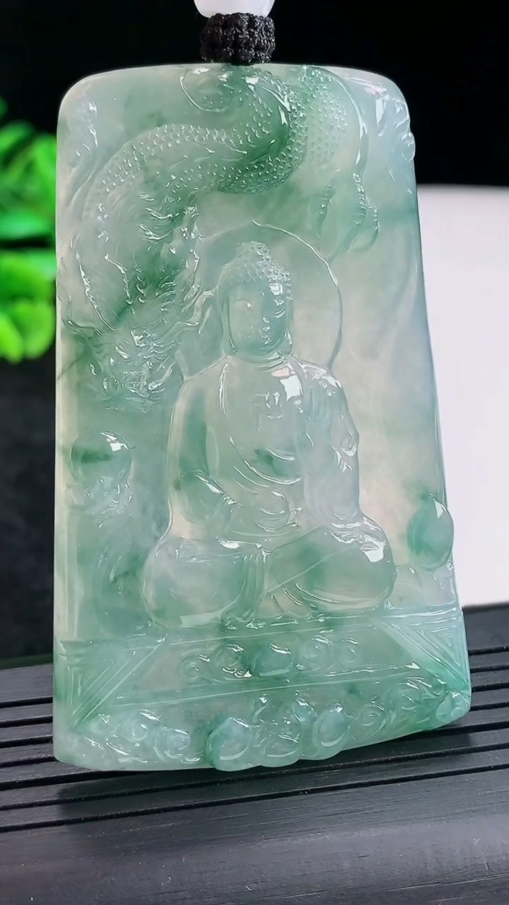 天然A货翡翠种飘花祥龙阿弥陀佛吊坠，尺寸66.5-41.5-5.5重量:38.45g
4月21日