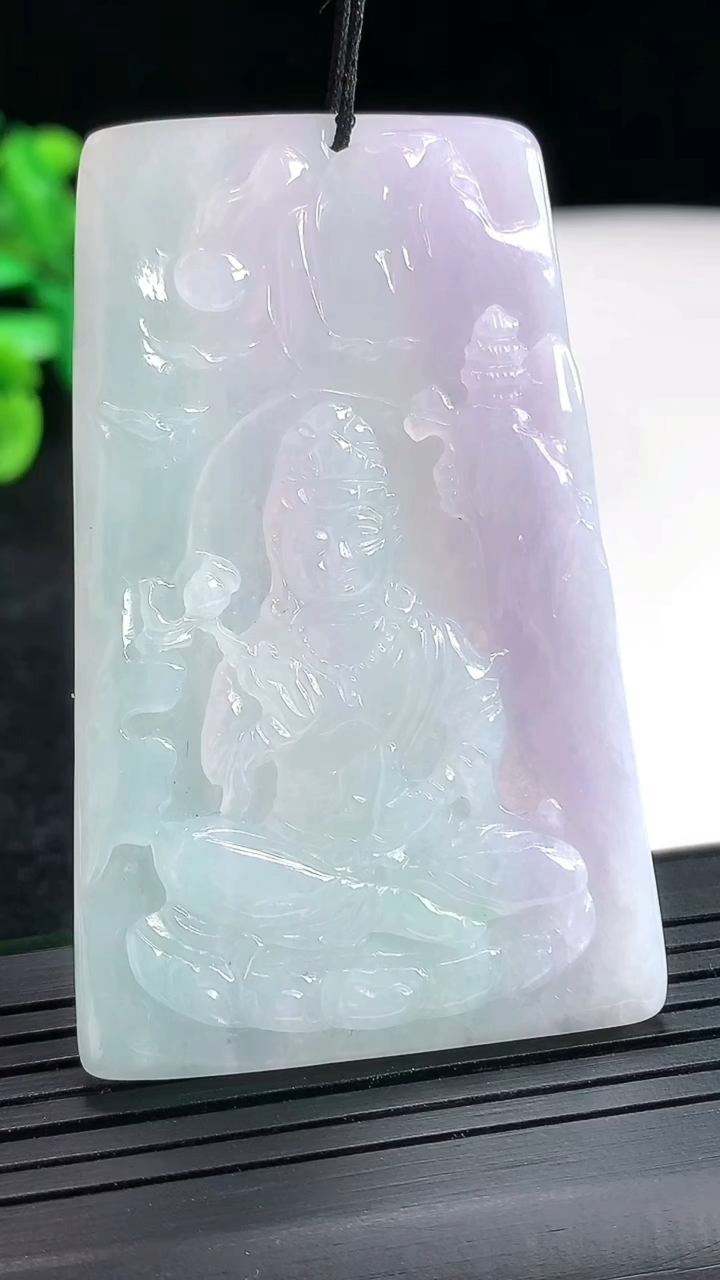 天然A货翡翠春带彩 紫罗兰大势至菩萨吊坠，尺寸60.6-38-4.5重量:24.35g
4月21日