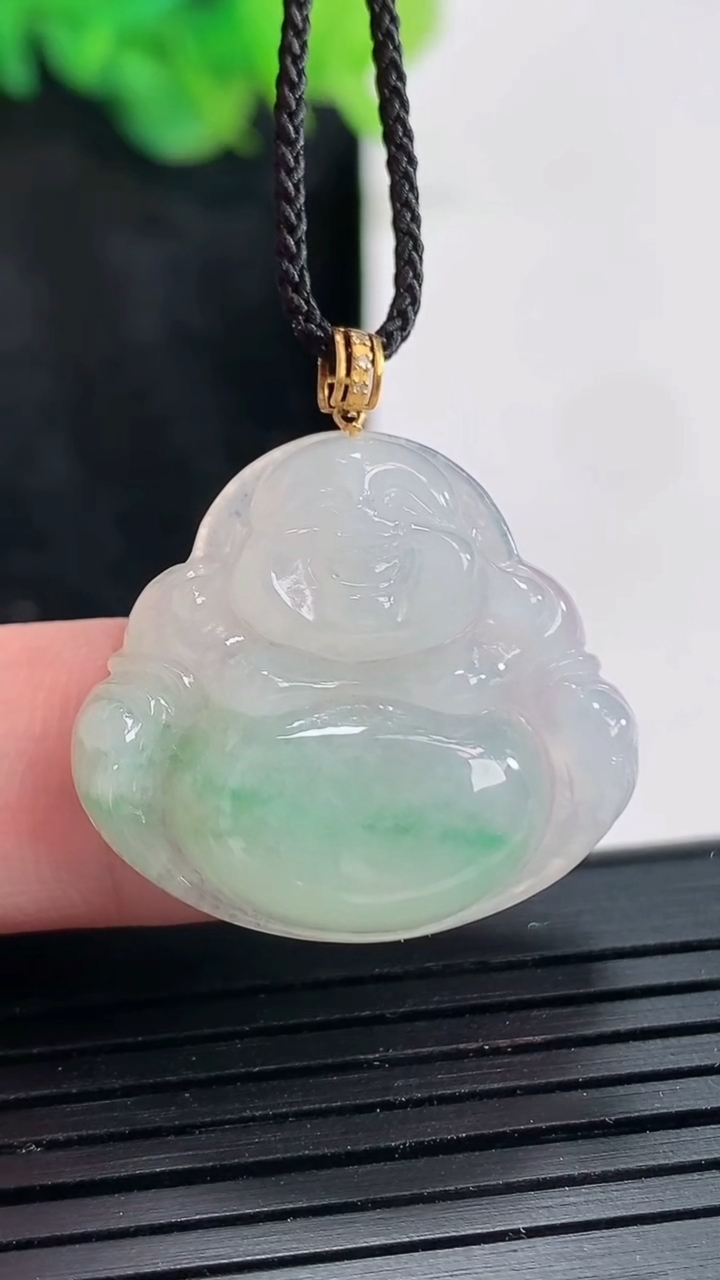 天然A货翡翠佛公吊坠，尺寸24-26-5.5重量:5.16g
4月21日