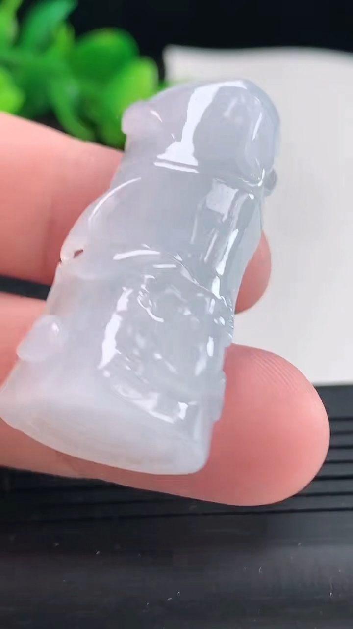 天然A货翡翠紫罗兰节节高升 竹节吊坠，尺寸43-20-12重量:24.18g
4月21日