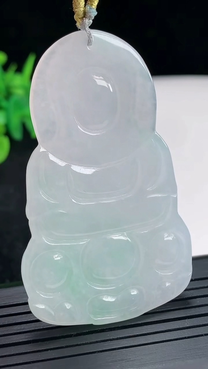 天然A货翡翠正装观音吊坠，尺寸61.5-37-5.5重量:23.23g
4月21日