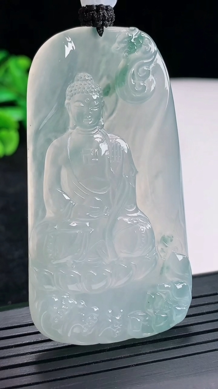 天然A货翡翠种飘金阿弥陀佛吊坠，尺寸66-35.5-5重量:32.32g
4月21日