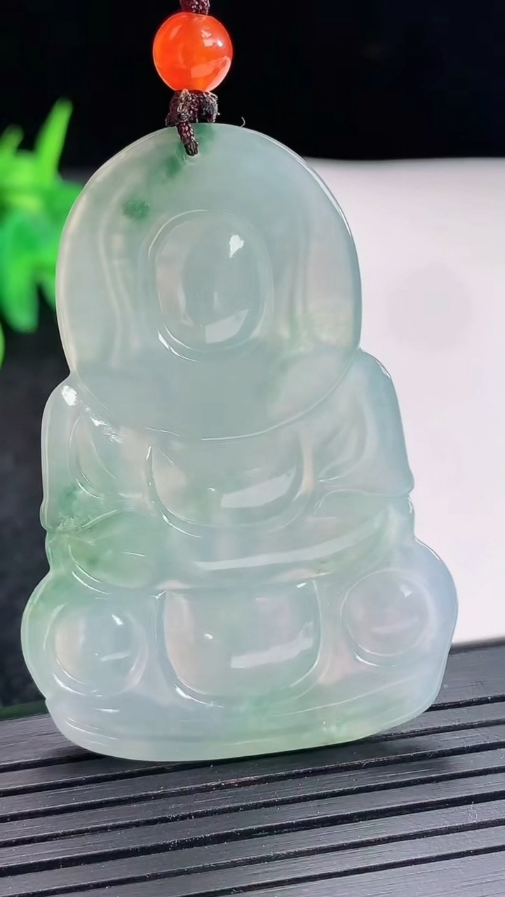 天然A货翡翠飘花正装观音吊坠，尺寸53-36.5-4重量:15.48g
4月21日