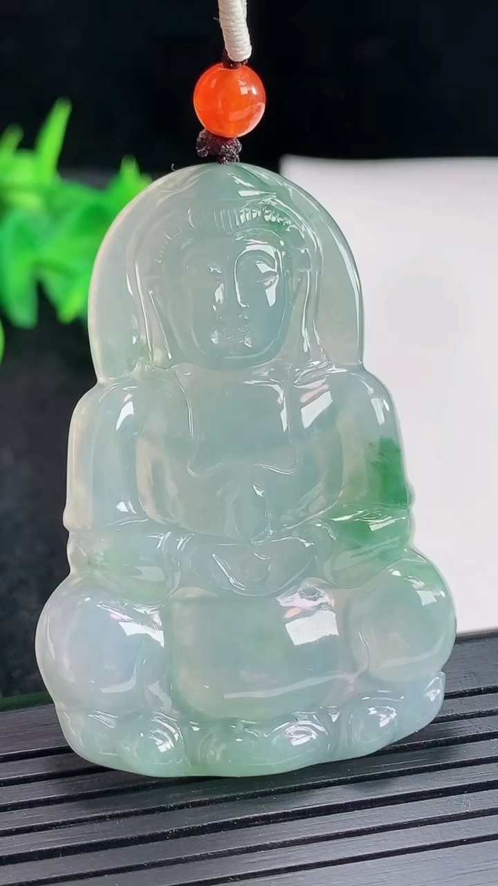 天然A货翡翠飘花正装观音吊坠，尺寸53-36.5-4重量:15.48g
4月21日