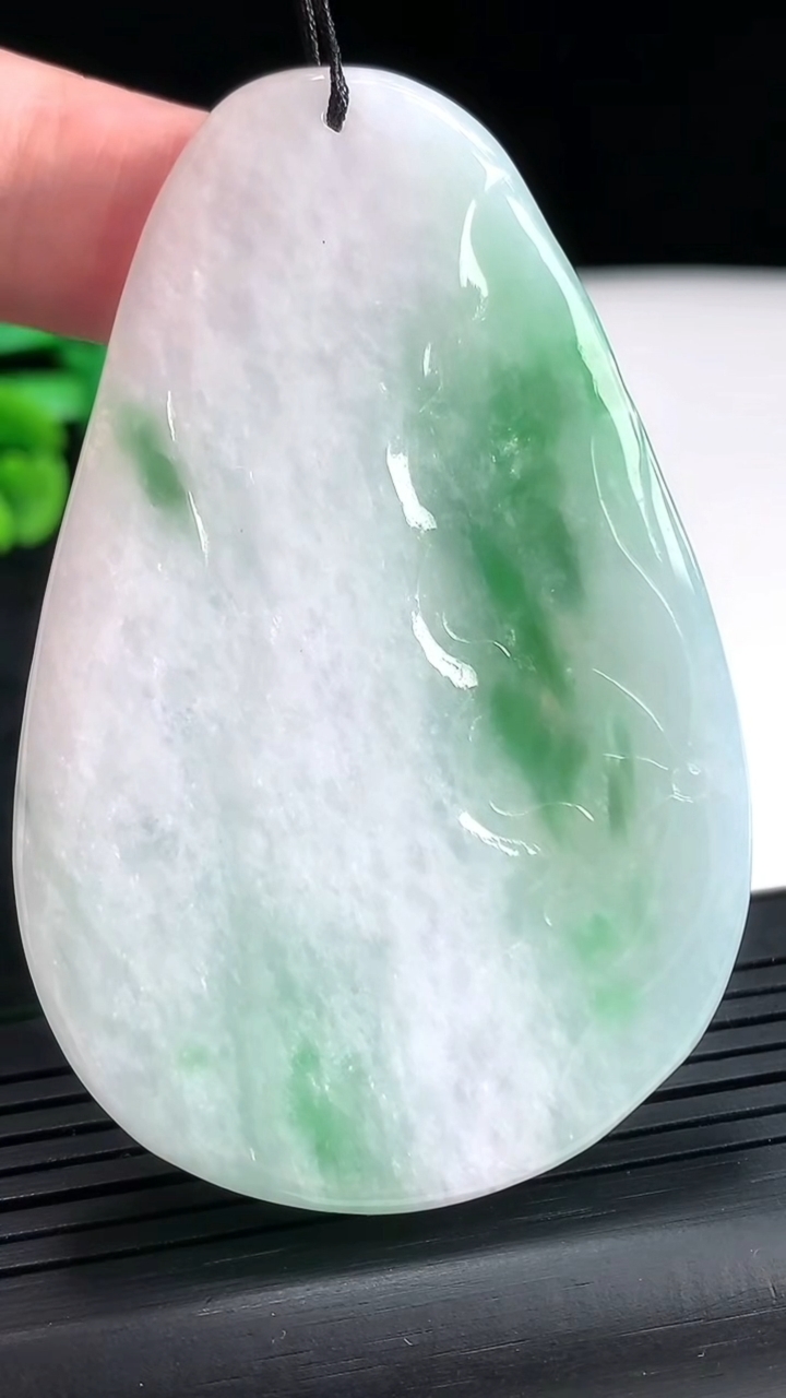 天然A货翡翠普贤菩萨吊坠，尺寸68.5-45-7.5重量:40.22g
4月21日